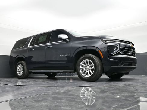 Certified 2025 Chevrolet Suburban Premier image 26