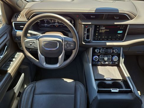 Used 2023 GMC Yukon XL Denali AWD/4WD image 14