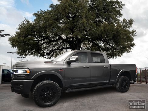Used 2022 RAM 2500 Laramie AWD/4WD image 1