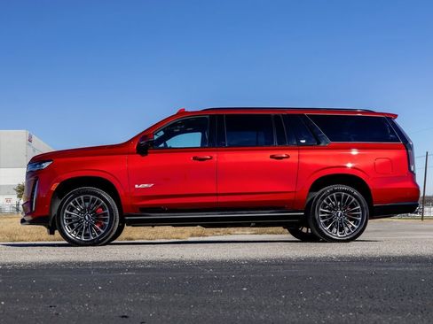 Used 2023 Cadillac Escalade ESV V image 4