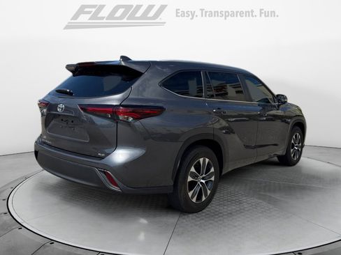 Used 2025 Toyota Highlander XLE image 7