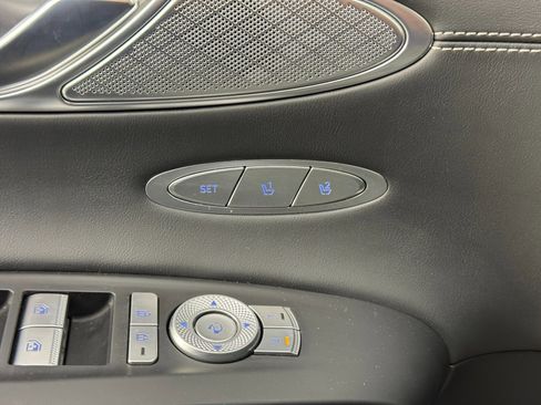 Used 2024 Genesis Electrified GV70 Advanced image 17