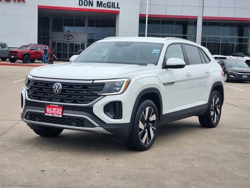 Used 2025 Volkswagen Atlas Cross Sport SE FWD image 3