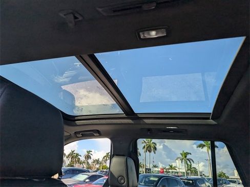 Used 2021 Chevrolet Tahoe Z71 w/ Z71 Signature Package image 11