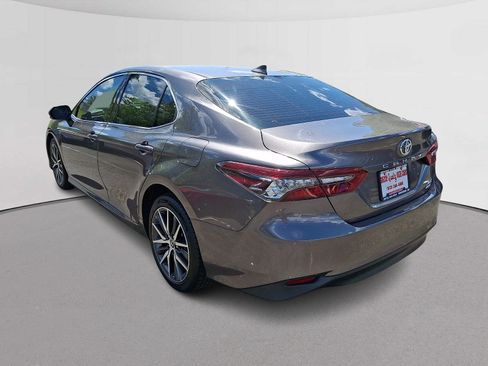 Used 2022 Toyota Camry XLE AWD/4WD image 7