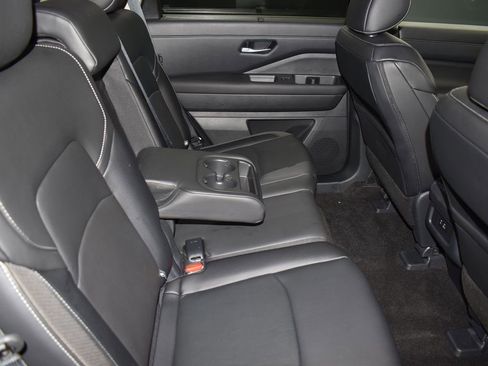 Used 2024 Nissan Pathfinder SL image 23