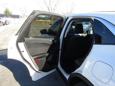 Used 2022 Ford Escape SE image 18