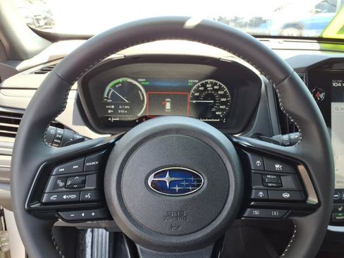 Used 2025 Subaru Forester Premium AWD/4WD image 33