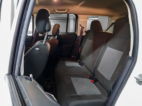 Used 2016 Jeep Patriot Sport image 21