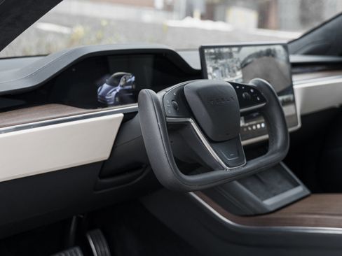 Used 2023 Tesla Model S Standard Range image 9