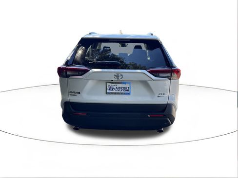 Used 2025 Toyota RAV4 XLE image 4