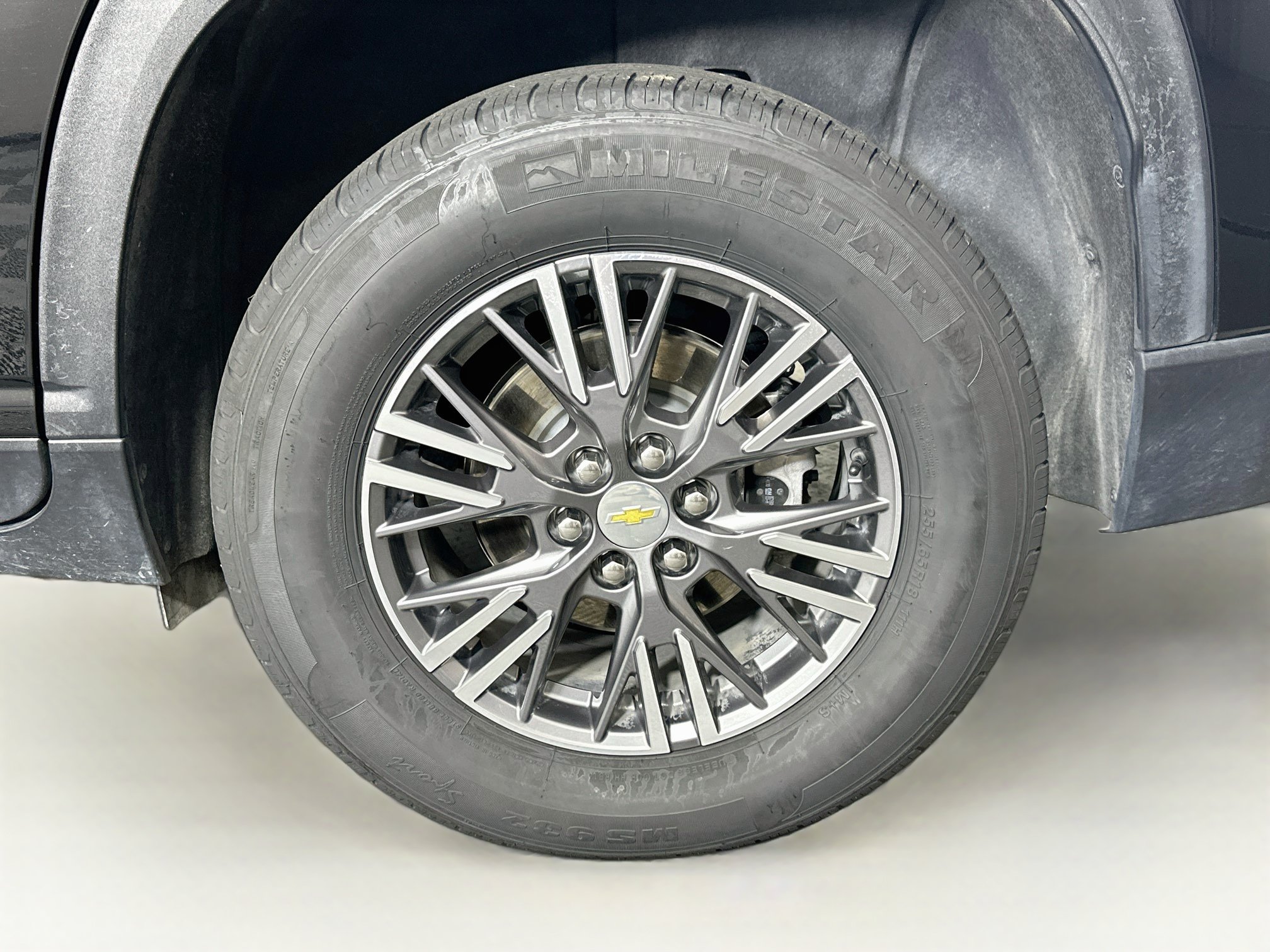 Used 2025 Chevrolet Traverse LT FWD image 11