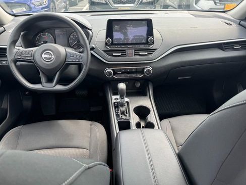 Used 2025 Nissan Altima 2.5 S FWD image 11