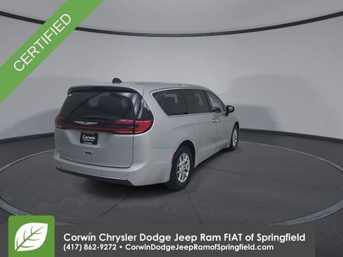 Certified 2023 Chrysler Pacifica Touring-L image 14