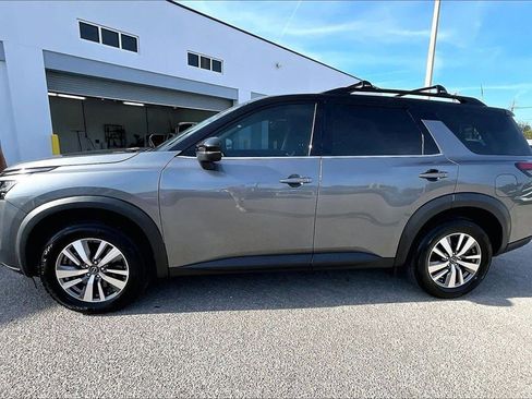 Used 2023 Nissan Pathfinder SL w/ Lighting Package (N92) image 8