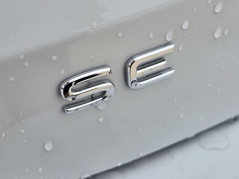 New 2026 Volkswagen Taos SE FWD image 8