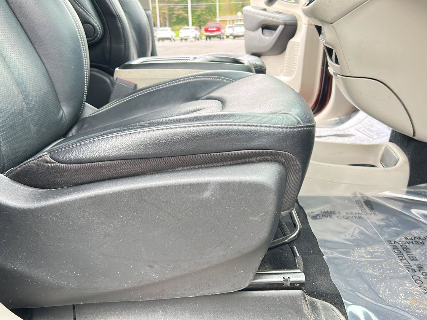 Used 2022 Chrysler Pacifica Touring-L FWD image 30