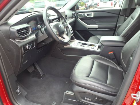 Certified 2024 Ford Explorer XLT w/ Equipment Group 202A AWD/4WD image 11