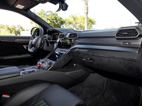 Used 2023 Lamborghini Urus Performante AWD/4WD image 67