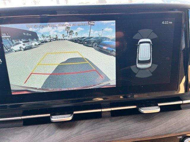 Used 2024 Kia Carnival EX FWD image 11