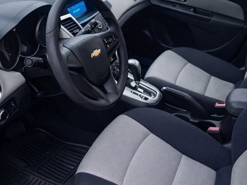 Used 2016 Chevrolet Cruze LS image 3