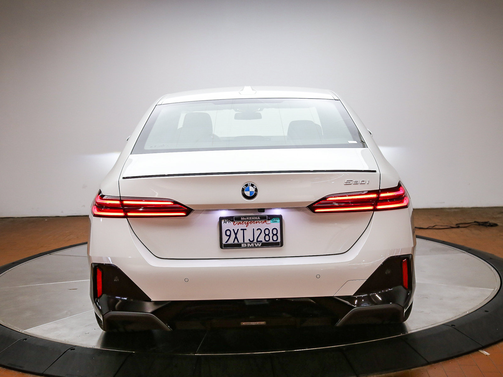 Used 2026 BMW 530i w/ M Sport Package RWD image 6