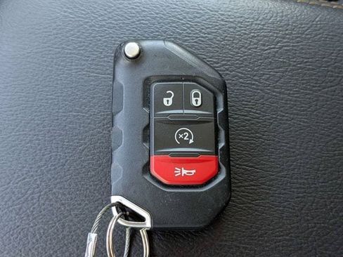 Used 2025 Jeep Wrangler Unlimited Sahara AWD/4WD image 29
