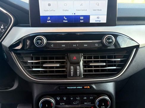 Used 2022 Ford Escape SEL image 19