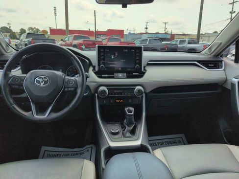Used 2021 Toyota RAV4 XLE Premium AWD/4WD image 12