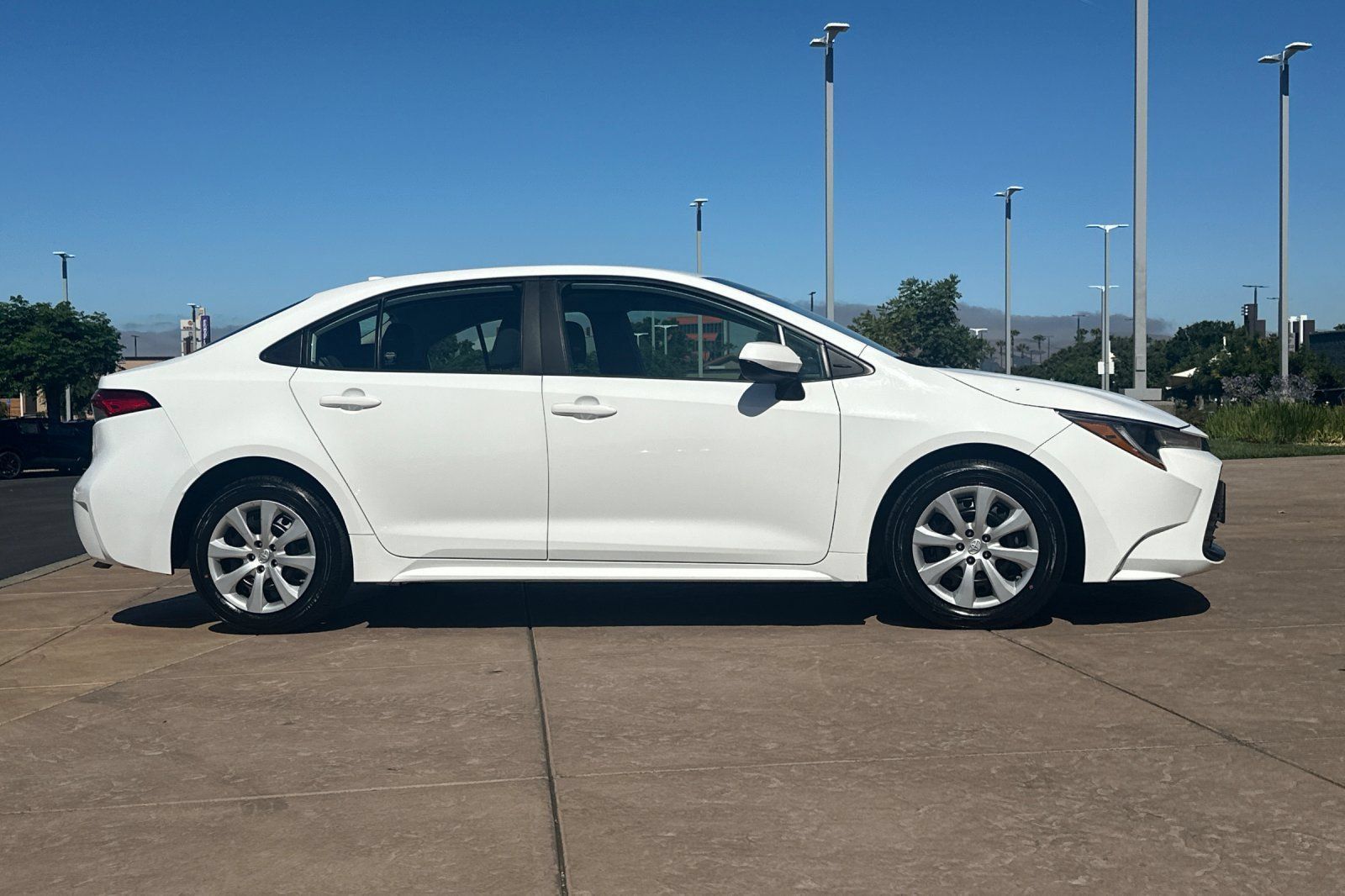 Used 2023 Toyota Corolla LE FWD image 3