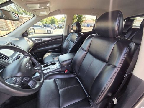Used 2019 Nissan Pathfinder SL FWD image 12