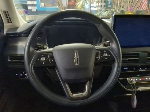 Used 2023 Lincoln Corsair Reserve AWD/4WD image 2