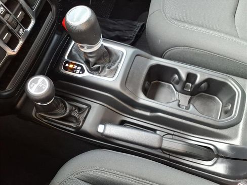 Used 2022 Jeep Gladiator Sport AWD/4WD image 26