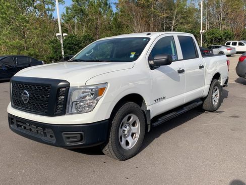 Used 2019 Nissan Titan S w/ S Utility Package image 4