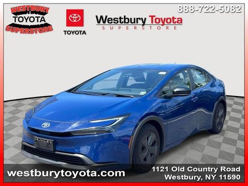 Used 2023 Toyota Prius LE AWD/4WD image 5