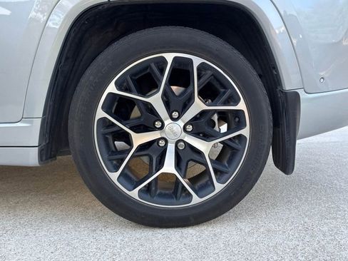 Used 2022 Jeep Grand Cherokee Summit AWD/4WD image 5