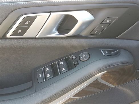 Used 2022 BMW X5 xDrive40i w/ Premium Package image 16