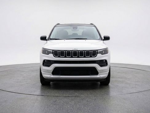 Used 2025 Jeep Compass Limited AWD/4WD image 2
