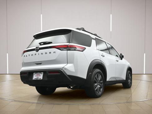 Certified 2025 Nissan Pathfinder SV FWD image 26
