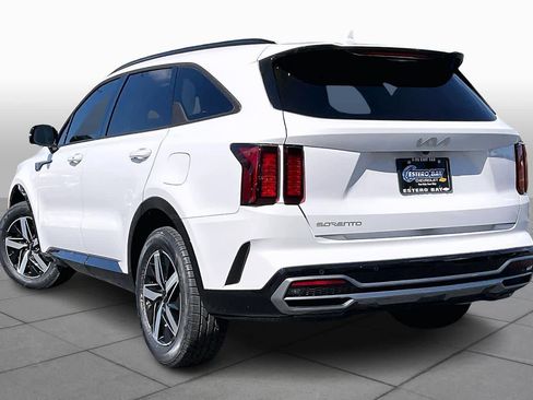 Used 2023 Kia Sorento S image 12