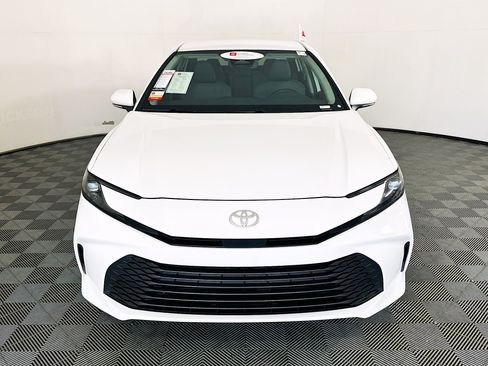 Used 2025 Toyota Camry LE w/ Convenience Package FWD image 8