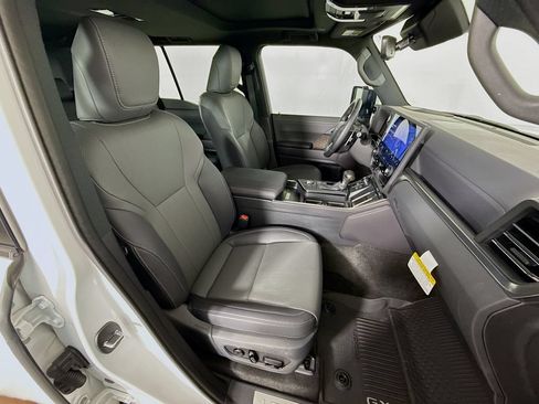 Certified 2025 Lexus GX 550 w/ Accessory Package (2T) AWD/4WD image 30