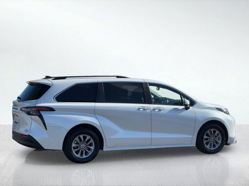 Certified 2023 Toyota Sienna XLE image 5