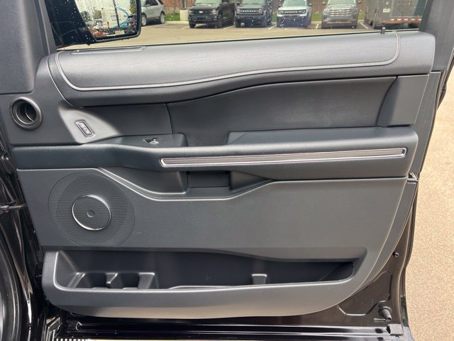 Used 2023 Ford Expedition XLT AWD/4WD image 10