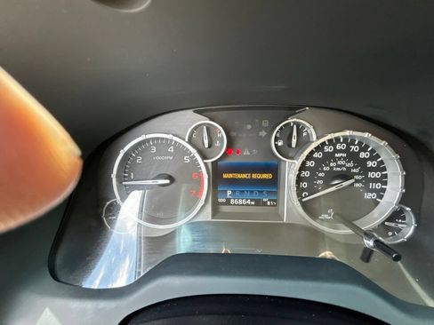 Used 2015 Toyota Tundra Limited w/ Limited Premium Package AWD/4WD image 28