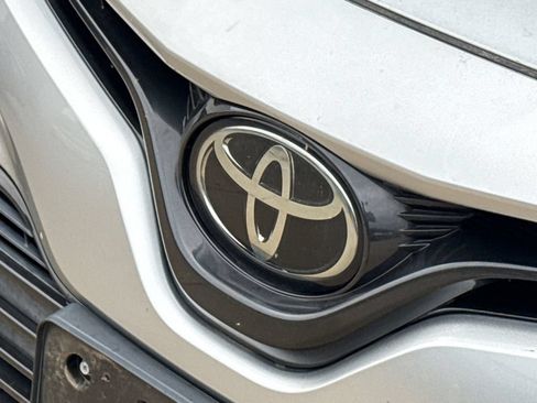Used 2019 Toyota Camry LE FWD image 8