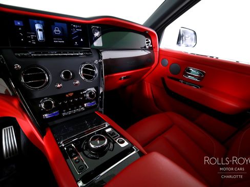 Used 2025 Rolls-Royce Cullinan Black Badge AWD/4WD image 16