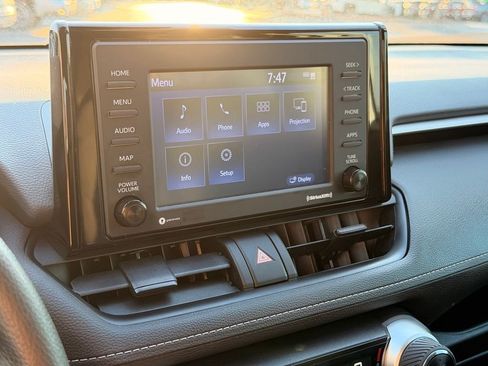 Certified 2022 Toyota RAV4 XLE FWD image 31