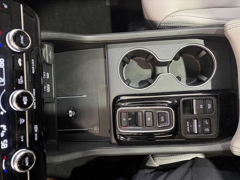 Used 2024 Honda Pilot Touring image 21