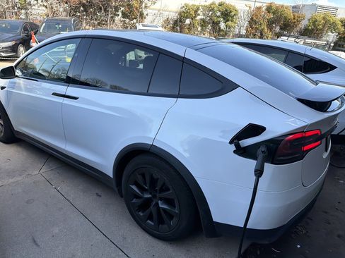Used 2023 Tesla Model X Plaid image 3